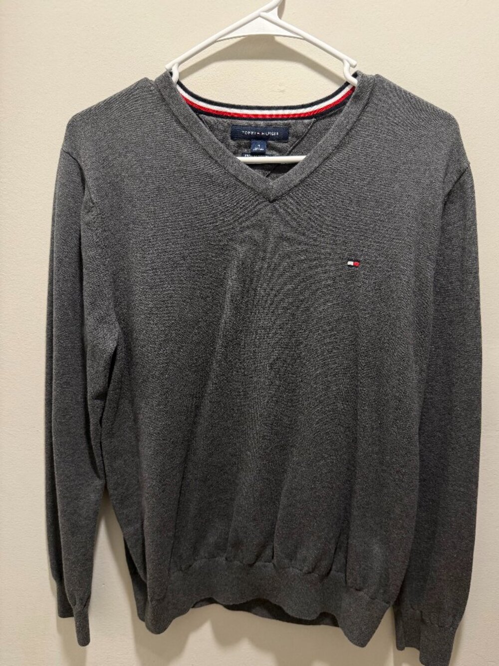 Tommy Hilfiger Men's Gray V-Neck Sweater Flag Logo Cotton Pullover